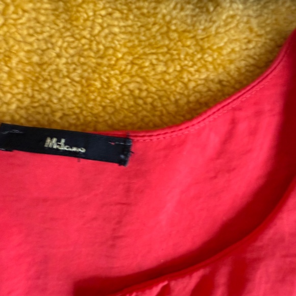 Red top - Picture 3 of 6